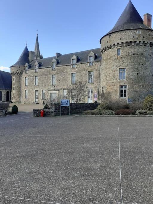 Charming Detached 2 Bedroom Ancient House In Medieval Quarter Of A Small Town In The Pays De La Loire, France Sille-le-Guillaume Экстерьер фото