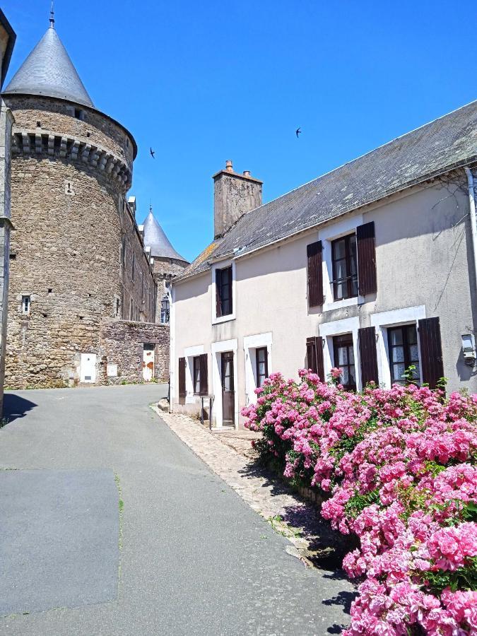 Charming Detached 2 Bedroom Ancient House In Medieval Quarter Of A Small Town In The Pays De La Loire, France Sille-le-Guillaume Экстерьер фото