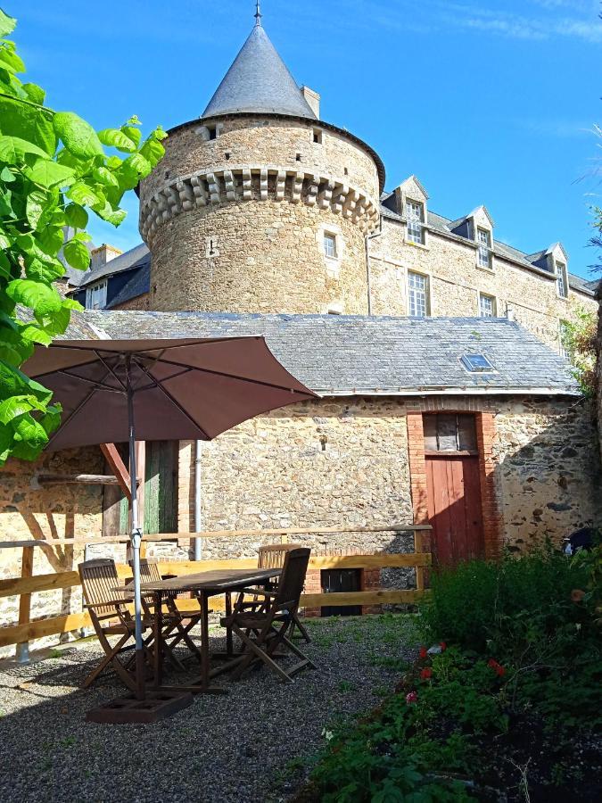 Charming Detached 2 Bedroom Ancient House In Medieval Quarter Of A Small Town In The Pays De La Loire, France Sille-le-Guillaume Экстерьер фото